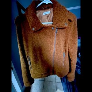 Chaqueta color cafe medida mediana